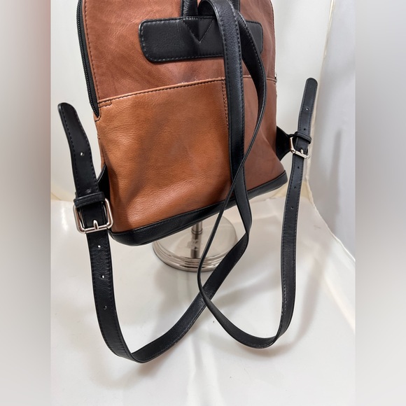 ili New York Small Backpack Toffee/Black - Picture 5 of 13